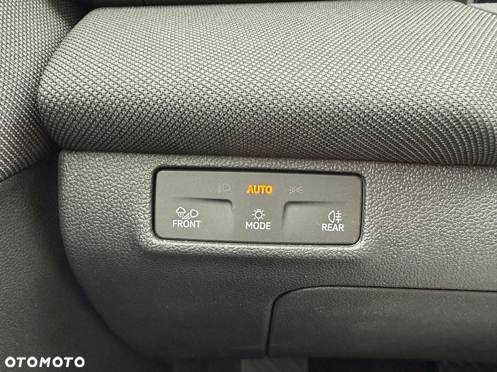 Volkswagen T-Roc 1.5 eTSI Life DSG - 23