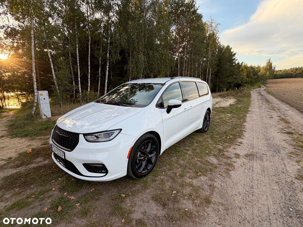 Chrysler Pacifica - 2
