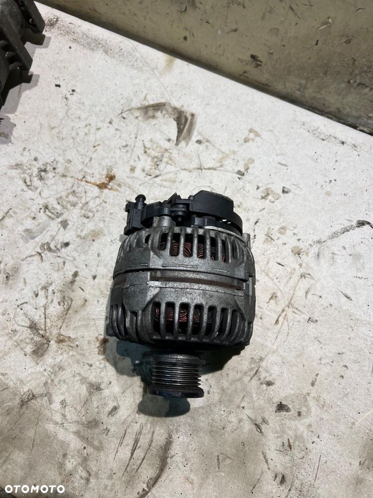 Alternator Audi A4 B8 A5 8T Q5 2.0 tdi - 1