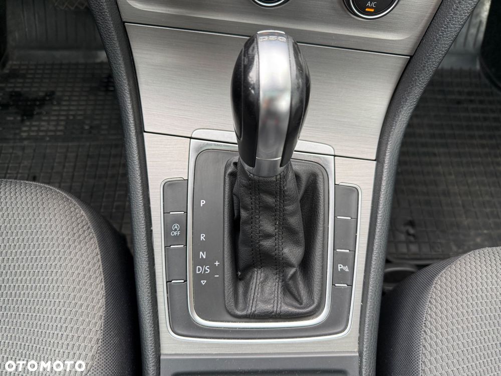 Volkswagen Golf 1.6 TDI DPF DSG Highline - 17
