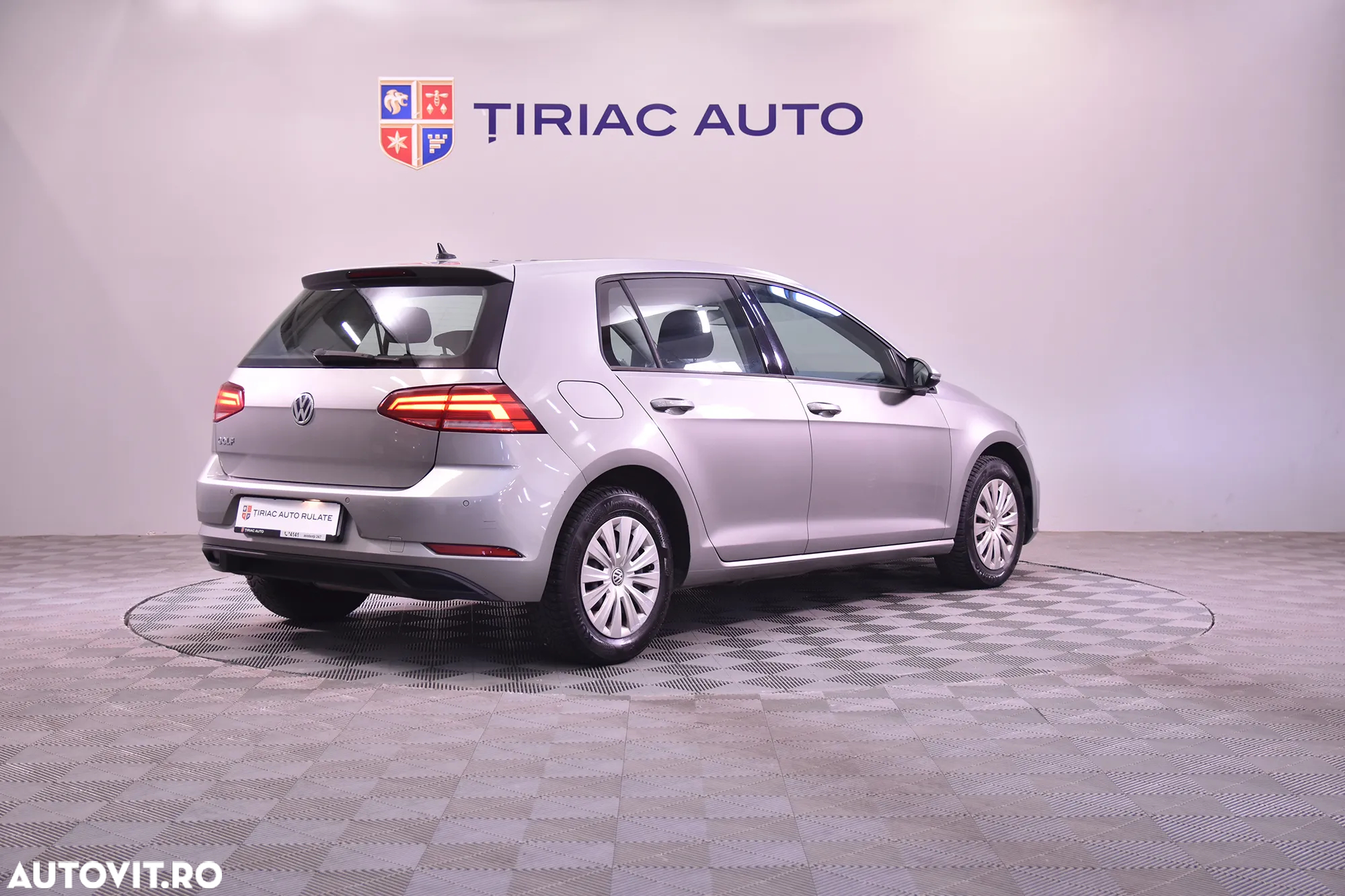 Volkswagen Golf - 5