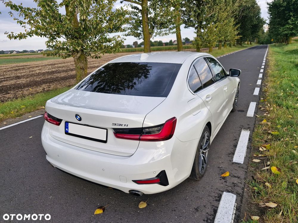 BMW Seria 3 330i Sport Line - 11