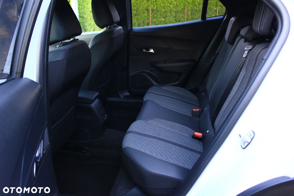 Peugeot 2008 1.5 BlueHDi Allure S&S EAT8 - 34