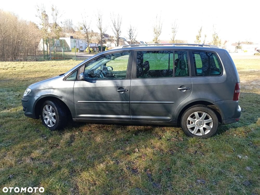 Volkswagen Touran 2.0 TDI Highline - 8