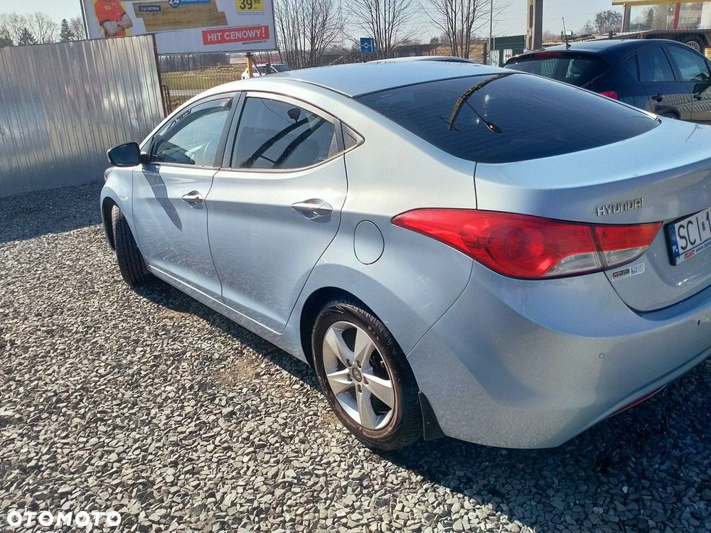 Hyundai Elantra - 4