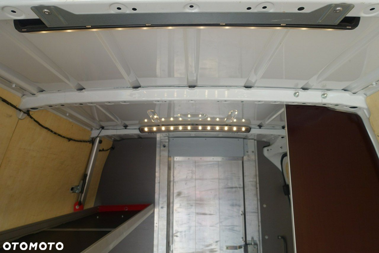 Mercedes-Benz Sprinter - 28