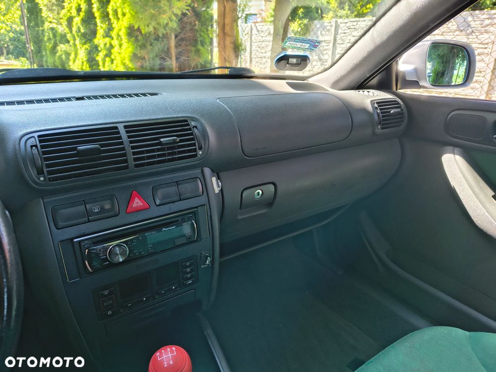 Audi A3 3-drzwiowe 1.6 Ambiente - 12
