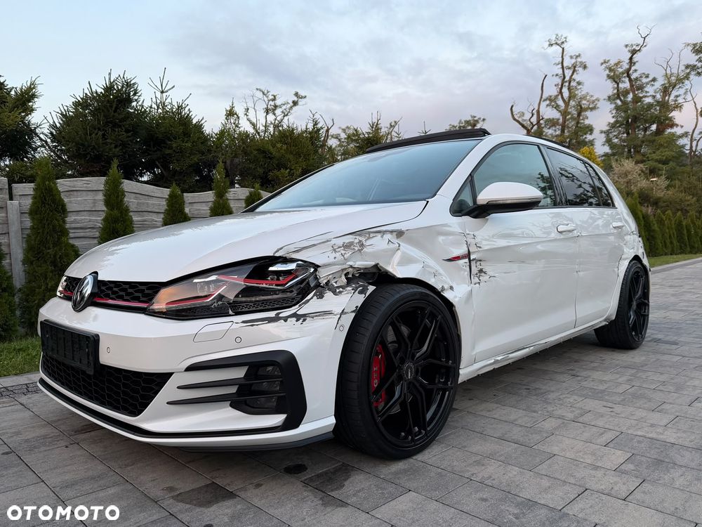 Volkswagen Golf GTI (BlueMotion Technology) DSG Performance - 19