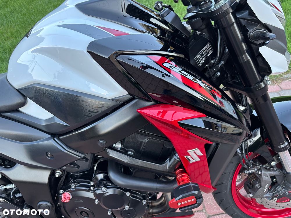 Suzuki GSX - 21