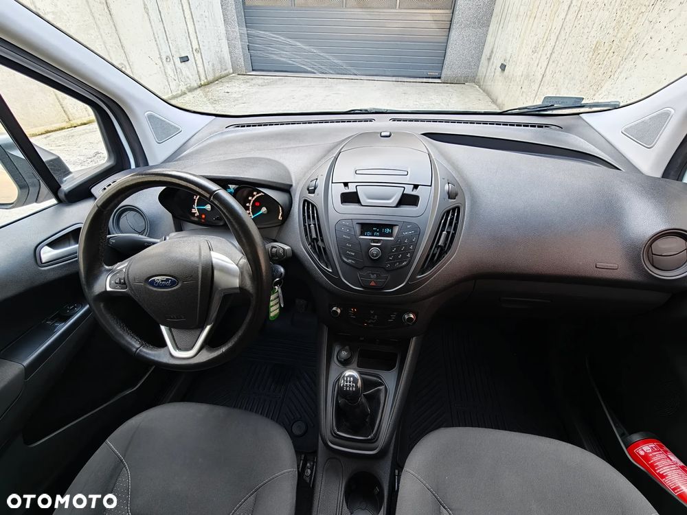 Ford Transit Courier - 22