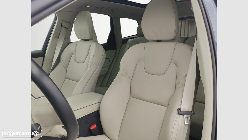 Volvo XC 60 2.0 T6 PHEV Plus Dark AWD - 10