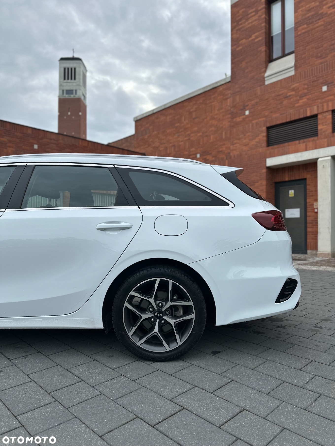 Kia Ceed 1.6 CRDi (48V Mild-Hybrid) DCT7 Spirit - 23
