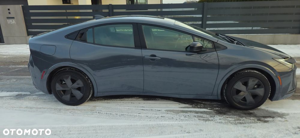 Toyota Prius Hybrid Advanced - 6