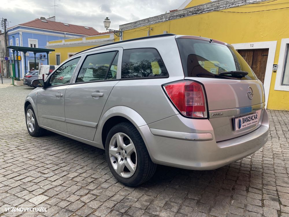 Opel Astra Caravan - 12