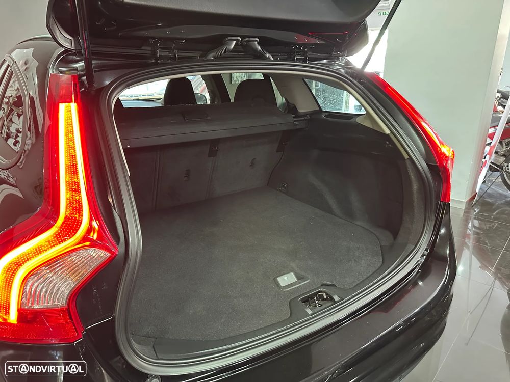 Volvo V60 2.0 D2 Momentum Drive - 27