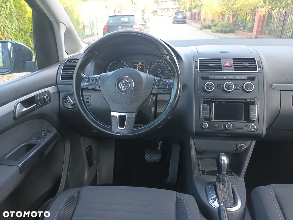 Volkswagen Touran - 12