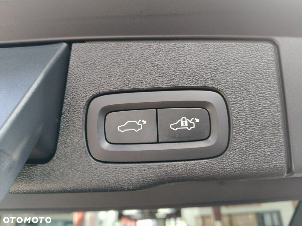 Volvo XC 60 B4 D Ultimate Dark - 16