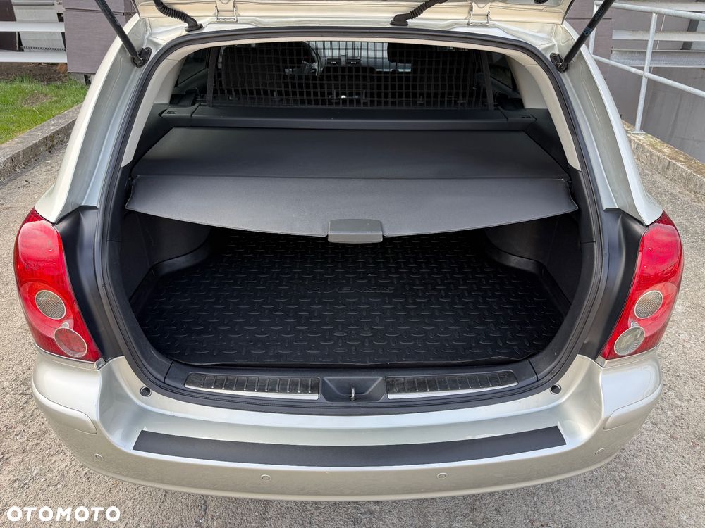 Toyota Avensis 1.8 VVT-i Combi - 28