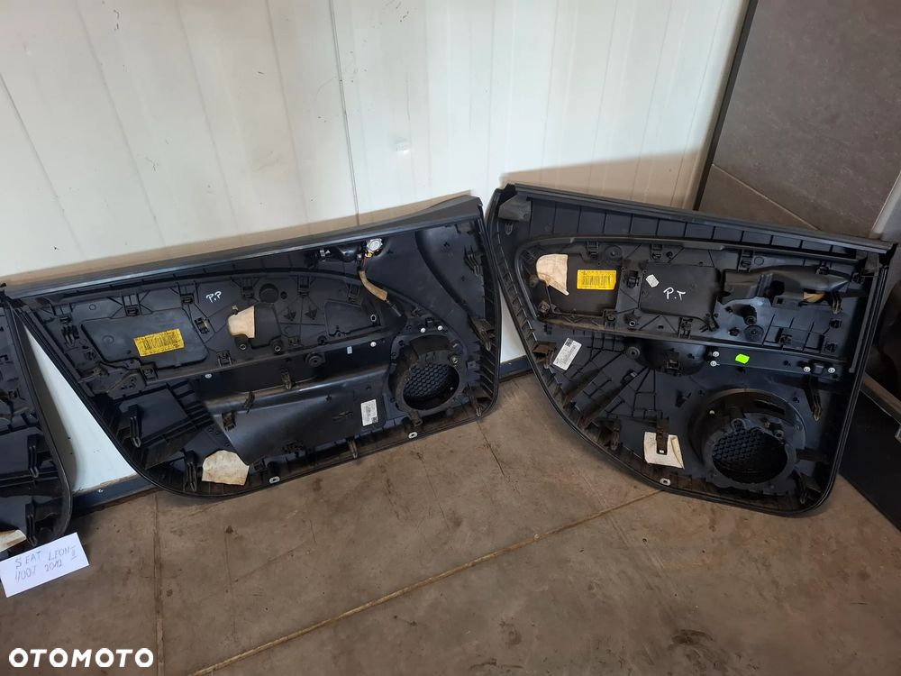 Boczek boczki Seat Leon II lift 2012 rok komplet - 8