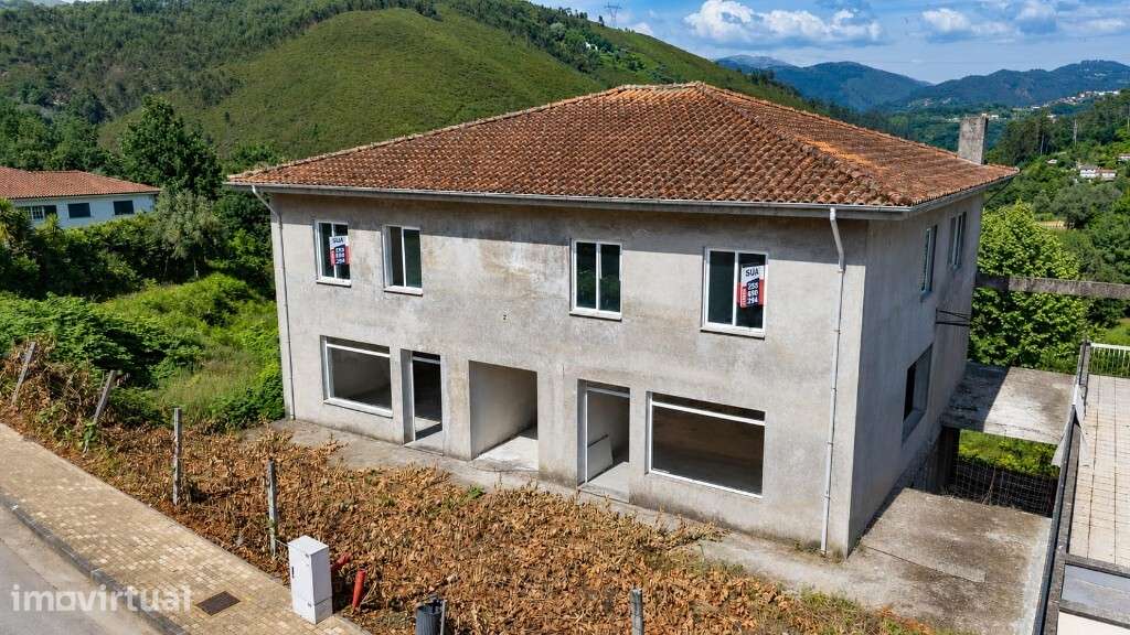 Terreno c/ Moradia em  Estrutura - Terras de Bouro - Grande imagem: 3/27