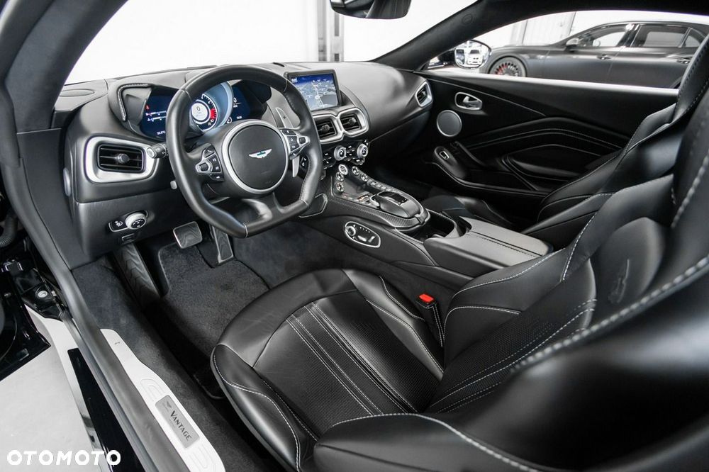 Aston Martin Vantage - 25