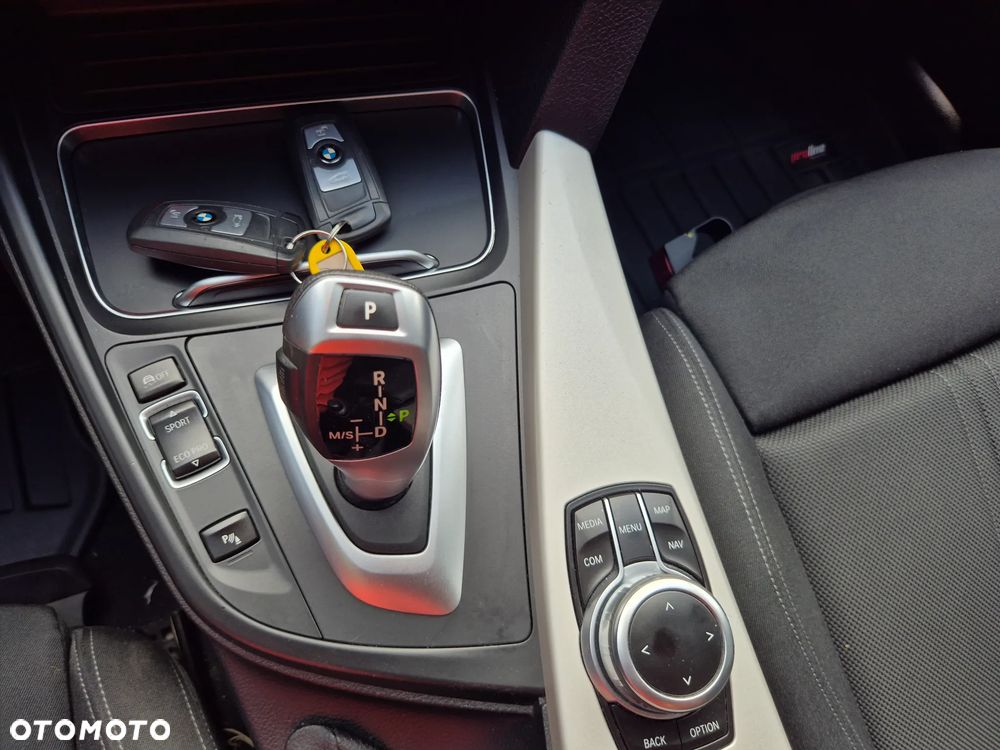 BMW Seria 3 318d Sport Line - 11