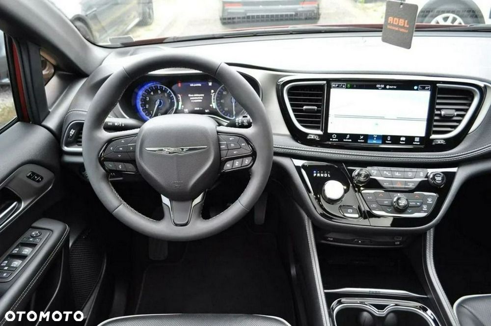 Chrysler Pacifica - 26
