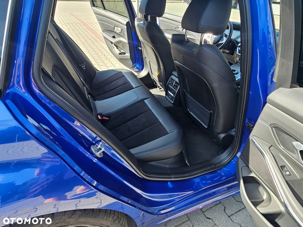 BMW Seria 3 320d xDrive M Sport - 13