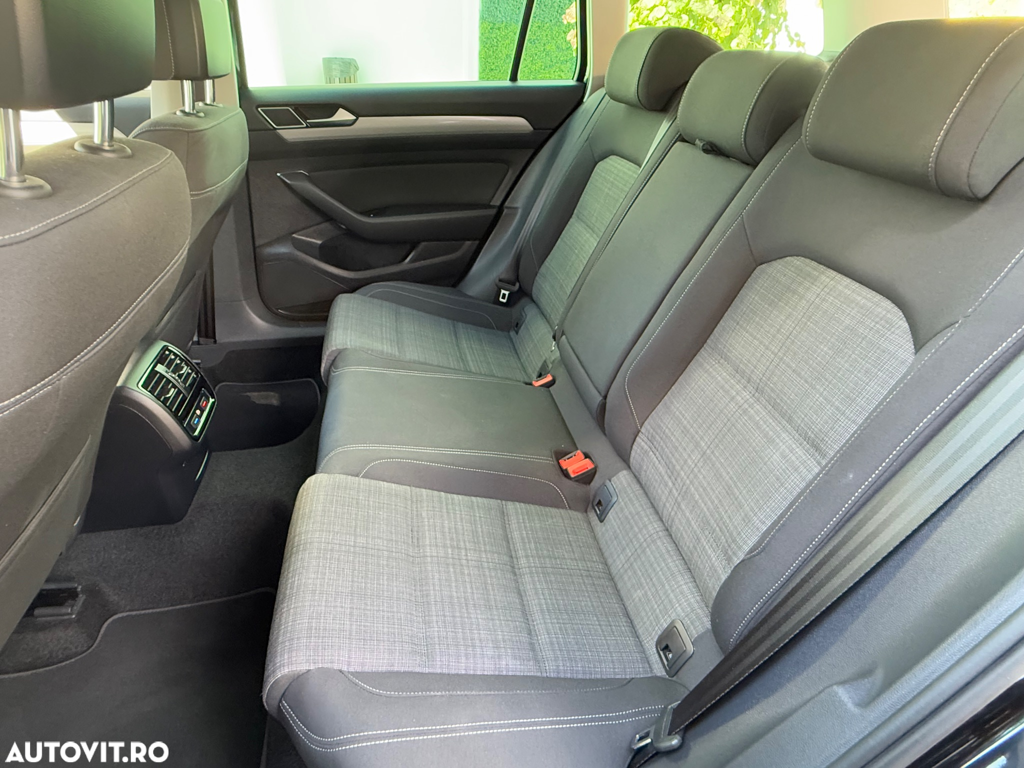 Volkswagen Passat Variant 2.0 TDI DSG Business - 15