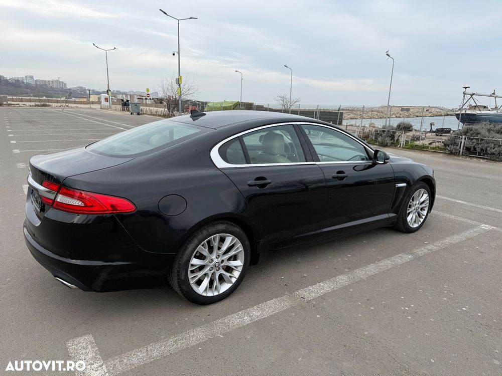 Jaguar XF 2.2D Premium Luxury - 4