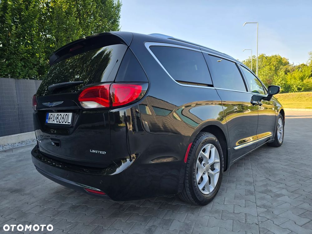 Chrysler Pacifica - 7