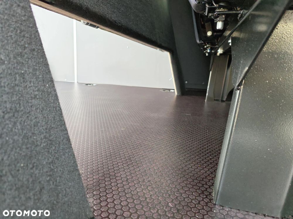 Toyota Proace Max brygadowy 6-osobowy - 15