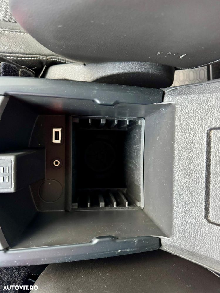 Ford Kuga 2.0 TDCi 2x4 Titanium - 25