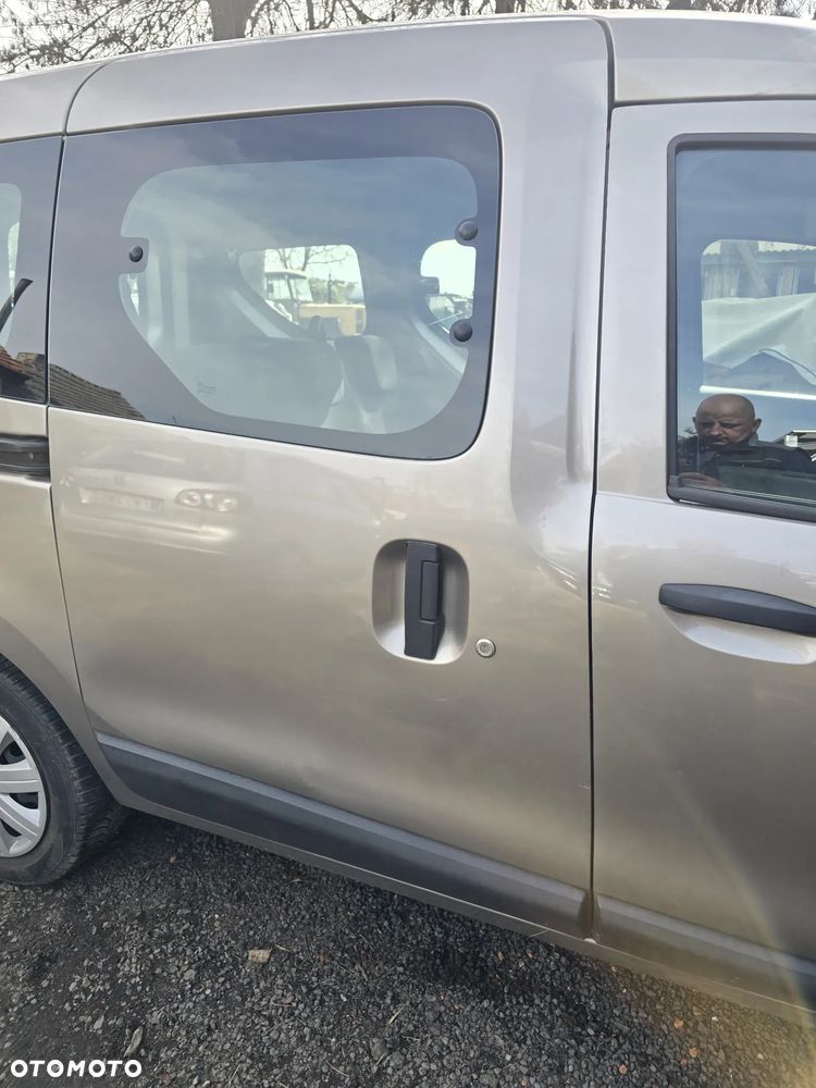 Drzwi  prawe  przesuwne Dacia  dokker  w kolorze  TEHNK - 1