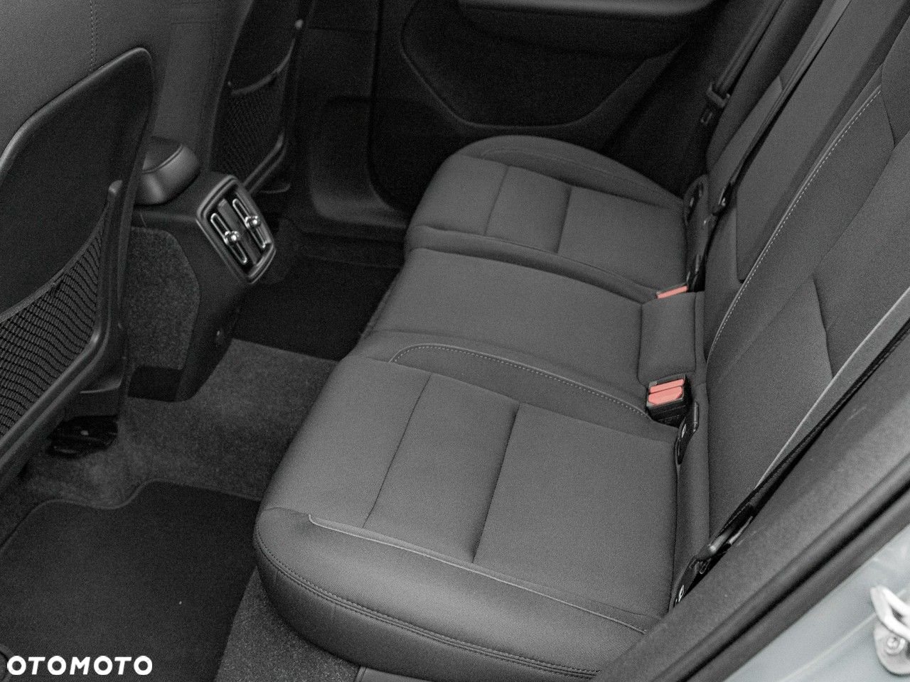 Volvo XC 40 T3 Momentum Pro - 26