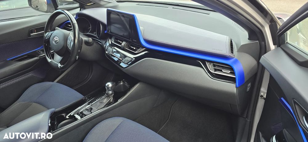 Toyota C-HR Hybrid Style Selection - 27