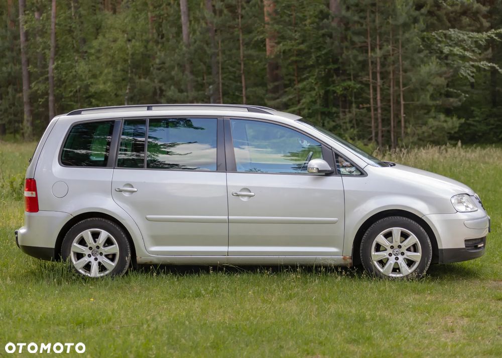 Volkswagen Touran 2.0 TDI DSG Highline - 4