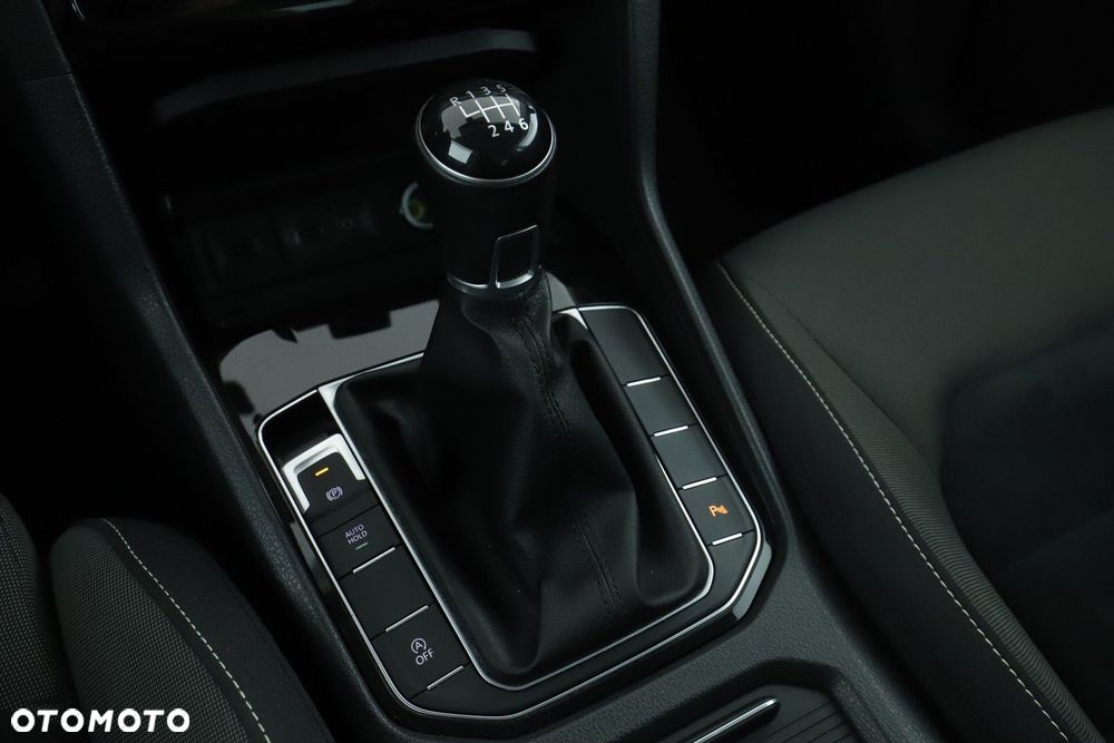 Volkswagen Golf - 16