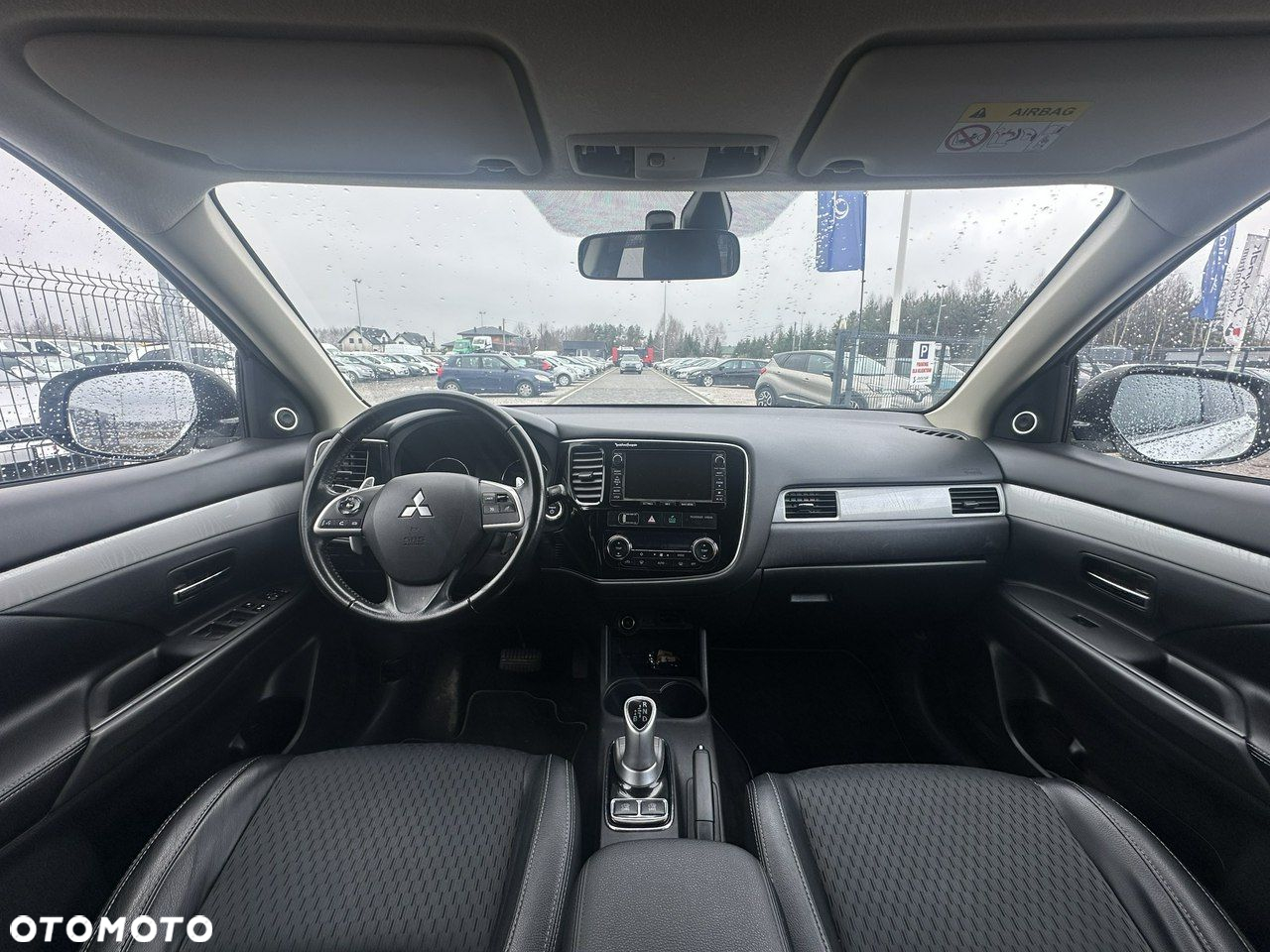 Mitsubishi Outlander - 32