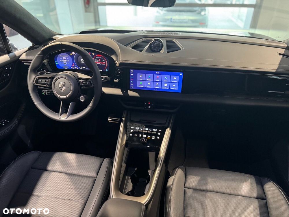 Porsche Macan - 24