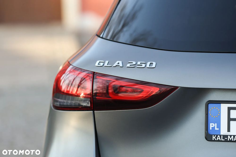 Mercedes-Benz GLA 250 4Matic 8G-DCT AMG Line - 13