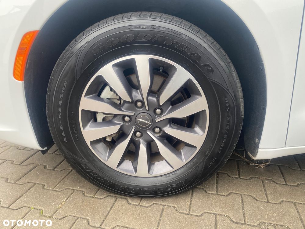 Chrysler Pacifica - 10