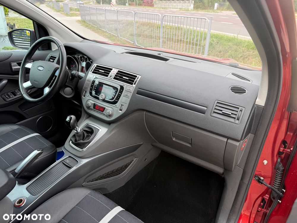 Ford Kuga 2.5 4x4 Titanium - 4