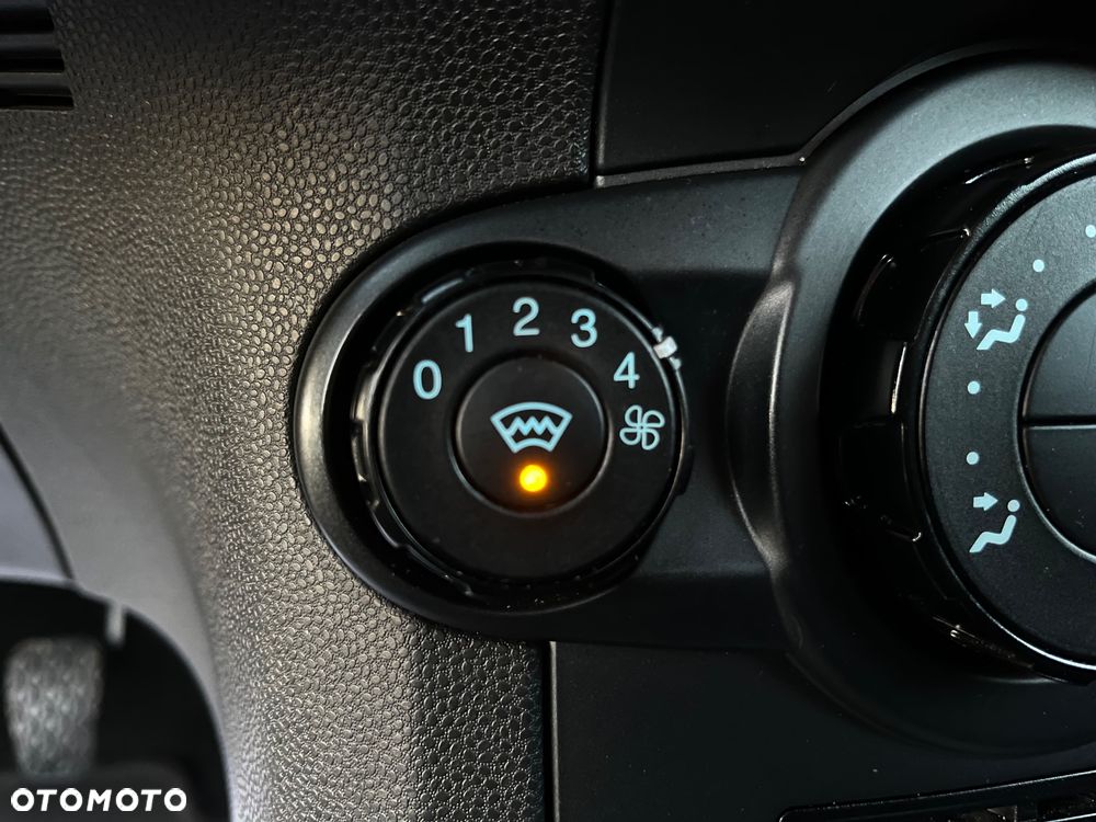 Ford Fiesta 1.0 EcoBoost Start-Stop Champions Edition - 21