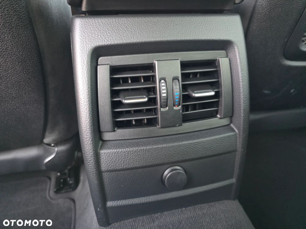 BMW Seria 3 318d DPF Edition Sport - 21