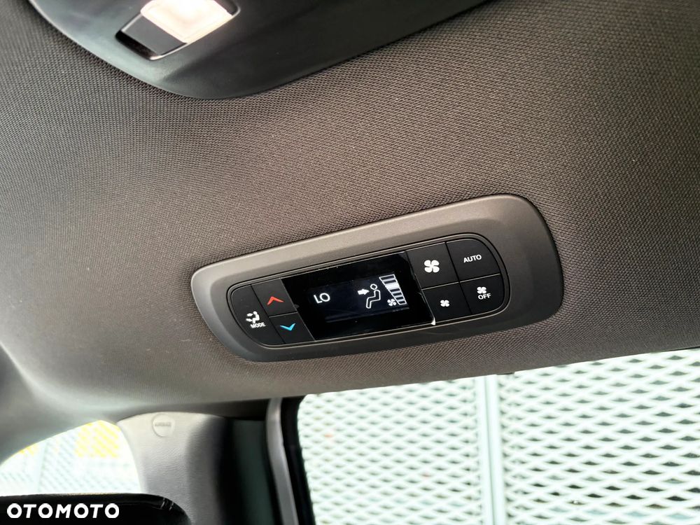 Chrysler Pacifica - 24