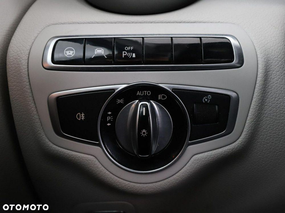 Mercedes-Benz Klasa C 300 7G-TRONIC Exclusive - 33