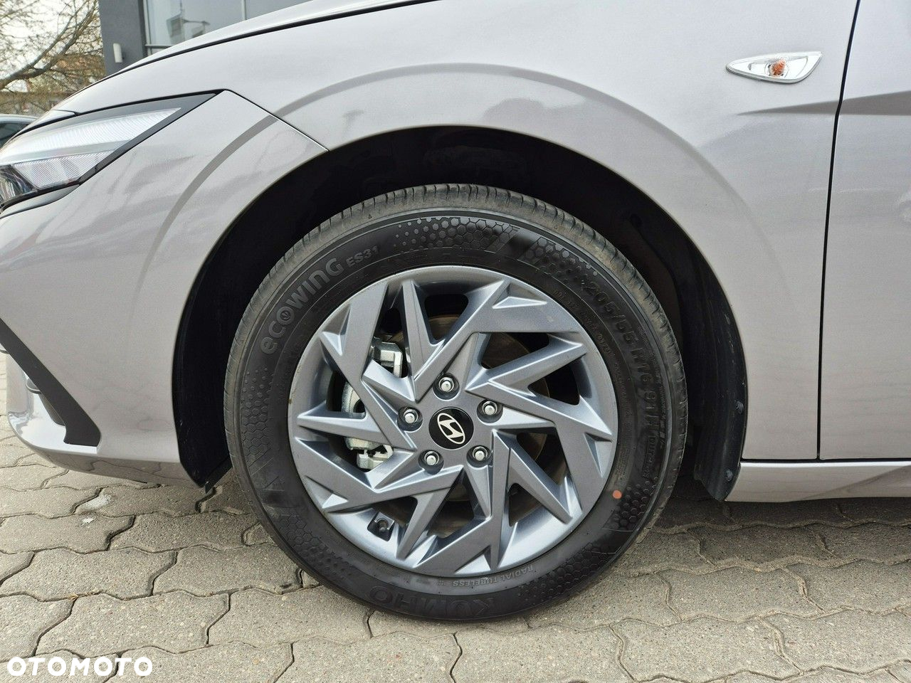 Hyundai Elantra - 11