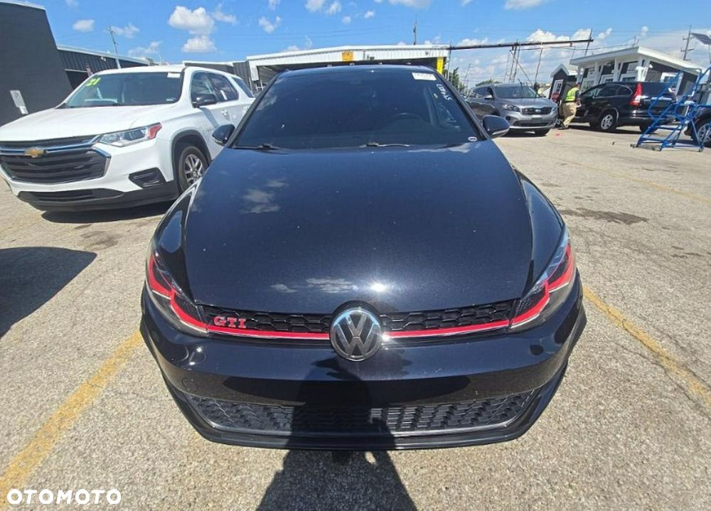 Volkswagen Golf - 3
