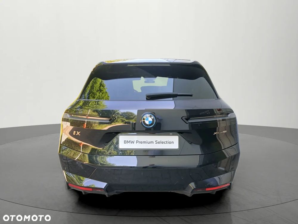BMW iX - 4